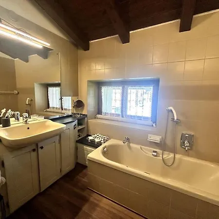 Apartament La Mansarda Di Laura A *