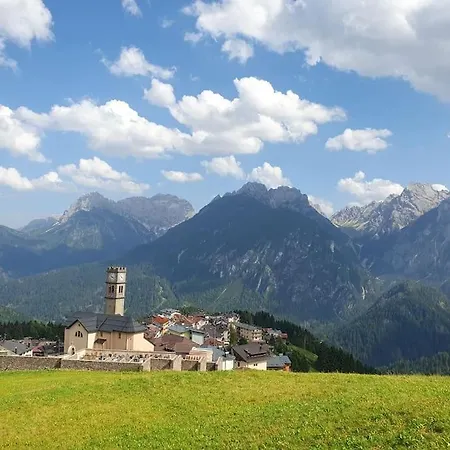 Lägenhet La Mansarda Di Laura A