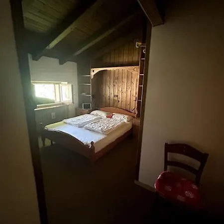Lägenhet La Mansarda Di Laura A *