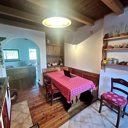 Lägenhet La Mansarda Di Laura A Danta