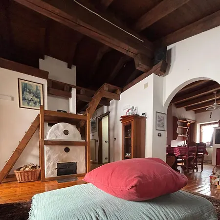 Lägenhet La Mansarda Di Laura A Danta